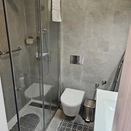 Two Bedroom Apartment, Two Minutes From The Lägenhet *