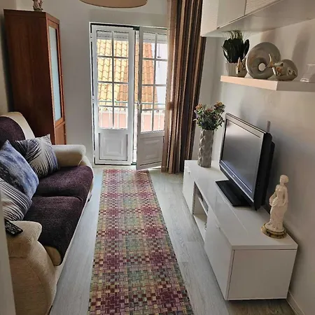 Lägenhet Two Bedroom Apartment, Two Minutes From The *