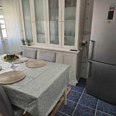 Two Bedroom Apartment, Two Minutes From The Lägenhet Nazaré
