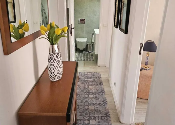 Two Bedroom Apartment, Two Minutes From The Апартаменты *