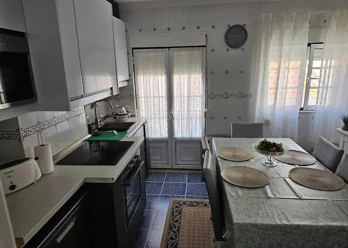 Апартаменты Two Bedroom Apartment, Two Minutes From The *